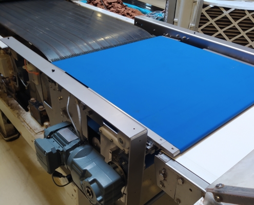 SMO custom machine building retracting conveyor